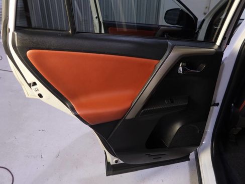 Used 2014 Toyota RAV4 Limited image 32