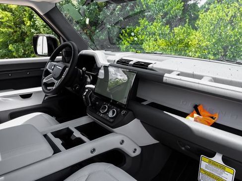 New 2026 Land Rover Defender 110 X-Dynamic SE AWD/4WD image 17