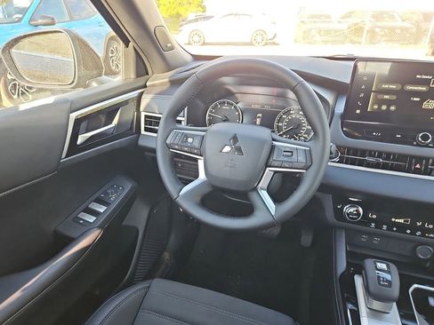 New 2026 Mitsubishi Outlander LE FWD image 8