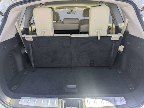 Used 2019 INFINITI QX60 Luxe w/ Essential Package FWD image 12