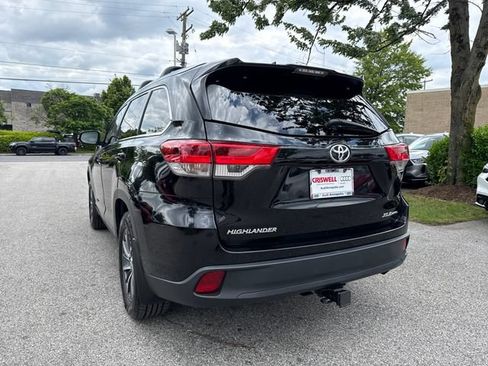 Used 2019 Toyota Highlander XLE AWD/4WD image 4