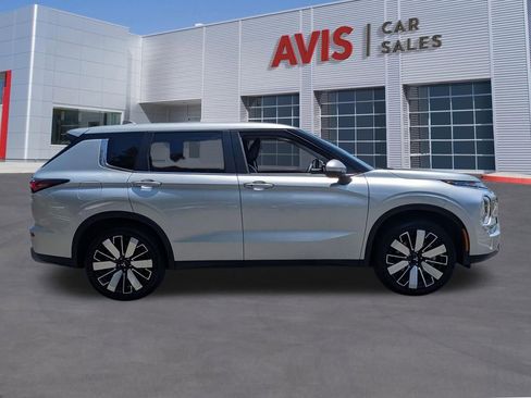 Used 2025 Mitsubishi Outlander SE AWD/4WD image 5