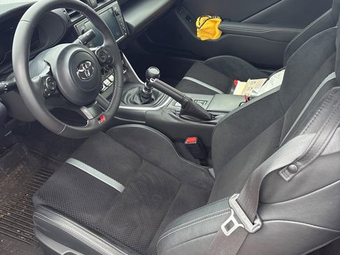 Used 2024 Toyota GR86 Premium image 9