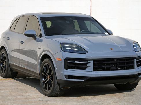 Used 2025 Porsche Cayenne E-Hybrid w/ Premium Package Plus AWD/4WD image 58