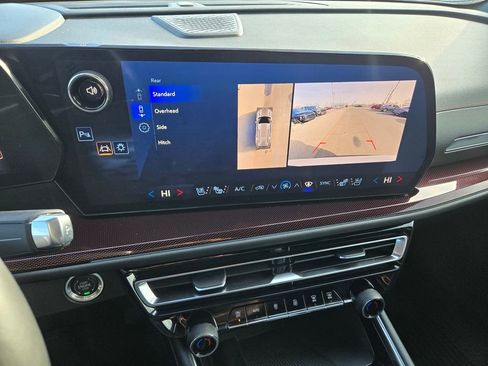 Used 2025 Chevrolet Traverse RS image 8