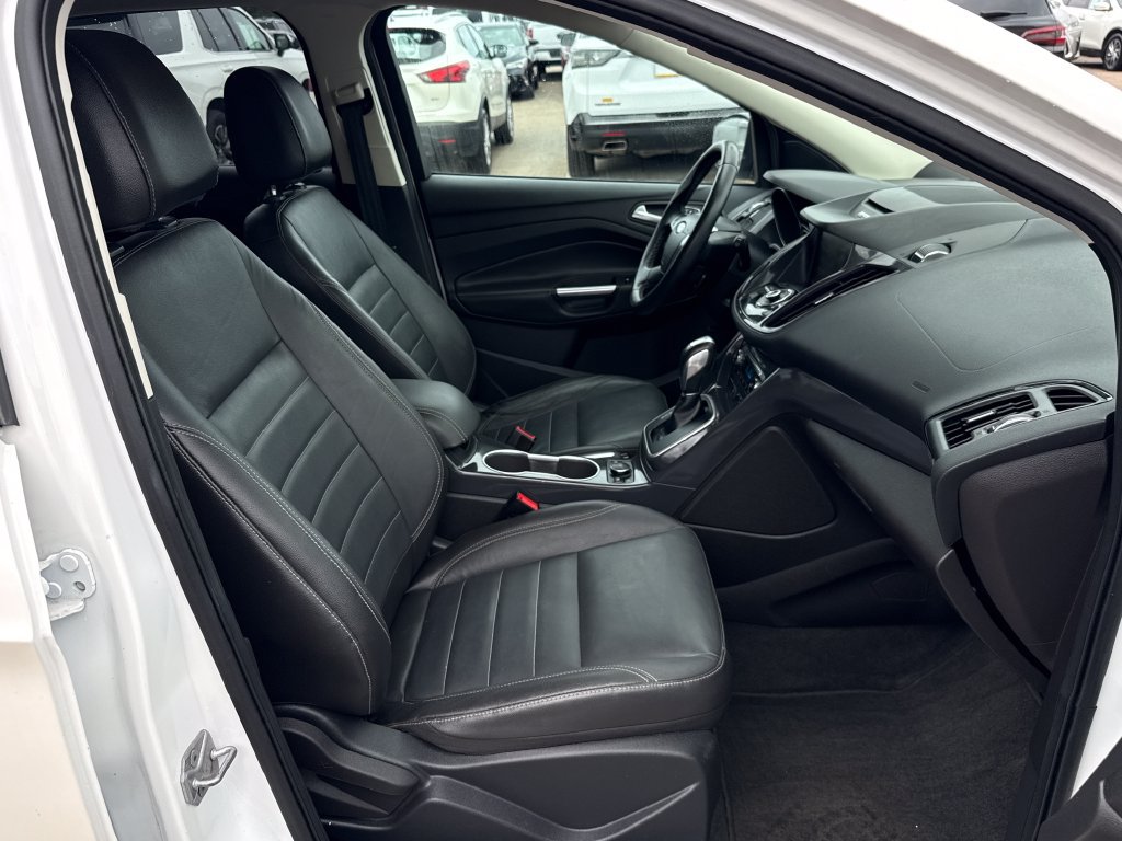 Used 2014 Ford Escape Titanium w/ Equipment Group 401A FWD image 23