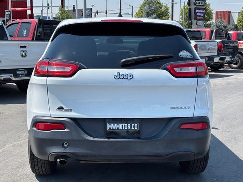Used 2014 Jeep Cherokee Sport FWD image 9
