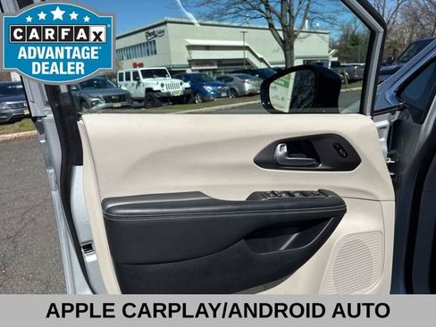 Used 2024 Chrysler Pacifica Touring-L FWD image 29