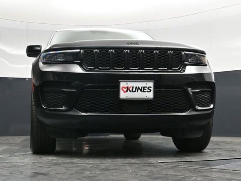 Used 2025 Jeep Grand Cherokee Altitude AWD/4WD image 53