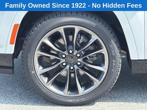 Used 2025 Jeep Grand Wagoneer L Series II Obsidian w/ Quick Order Packagew 28T AWD/4WD image 11