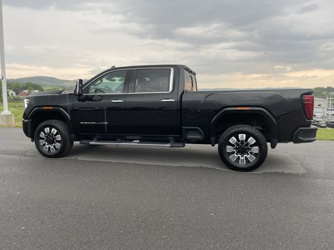 Used 2025 GMC Sierra 2500 Denali w/ Technology Package AWD/4WD image 7