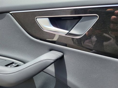 New 2025 Audi Q8 Prestige w/ Prestige Package image 11