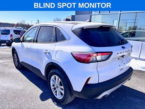 Used 2021 Ford Escape SE image 3