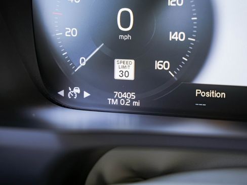 Used 2019 Volvo XC90 T5 Momentum w/ Multimedia Package image 14