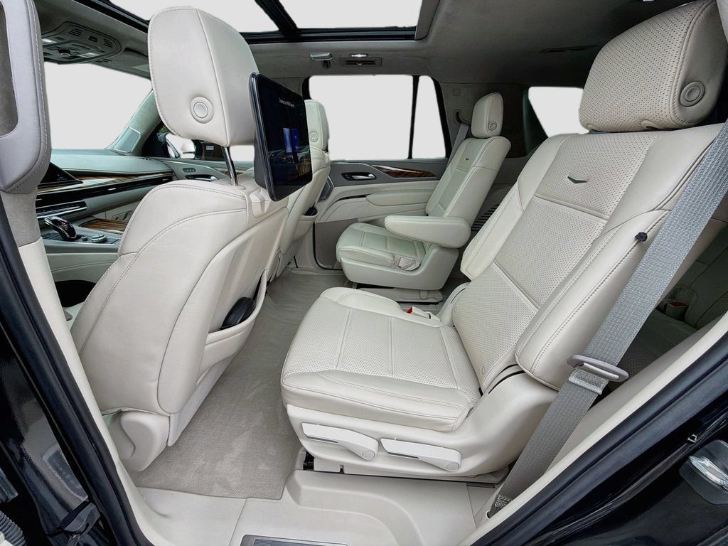 Used 2023 Cadillac Escalade Sport Platinum w/ LPO, ONYX Package AWD/4WD image 29