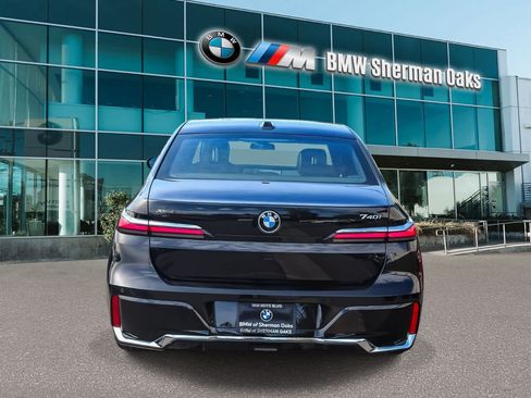 Used 2025 BMW 740i xDrive AWD/4WD image 5