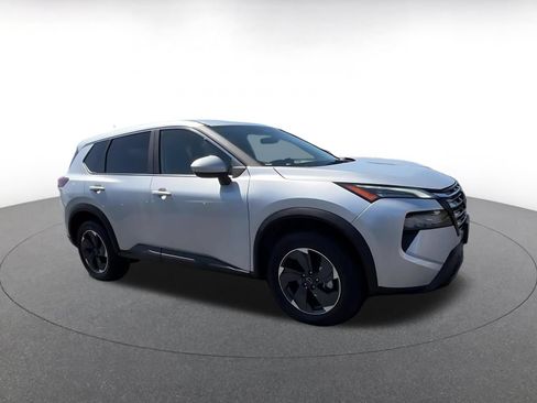 Used 2025 Nissan Rogue SV AWD/4WD image 2