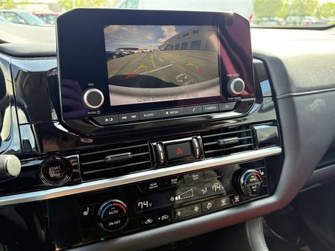 Used 2025 Nissan Pathfinder SV FWD image 24