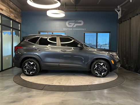 Used 2024 Kia Seltos EX AWD/4WD image 2