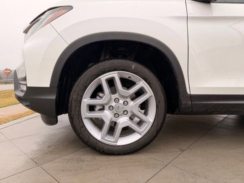 Used 2025 Honda Passport EX-L image 11