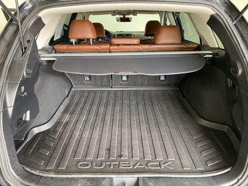 Used 2017 Subaru Outback 3.6R Touring image 32