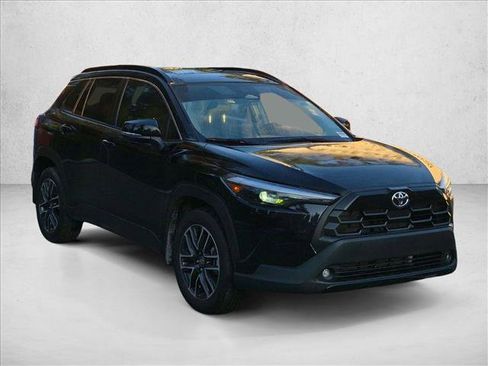 Used 2026 Toyota Corolla Cross XLE w/ Convenience Package FWD image 3