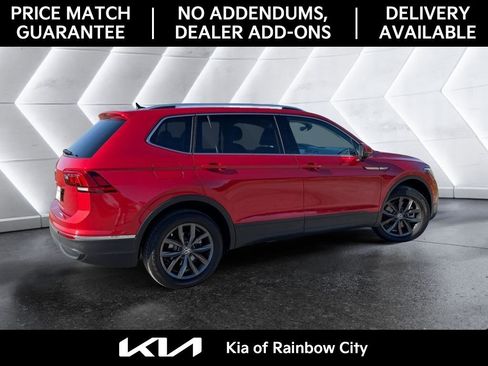 Used 2023 Volkswagen Tiguan SE w/ Panoramic Sunroof Package image 5