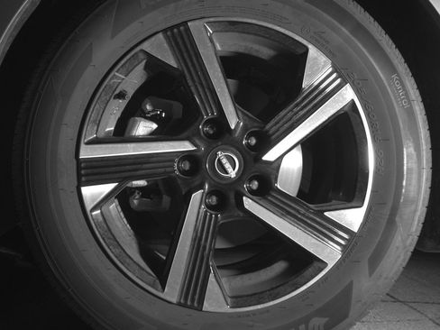 Used 2025 Nissan Sentra SV image 12