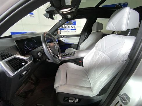 Used 2023 BMW X7 xDrive40i w/ Premium Package image 25
