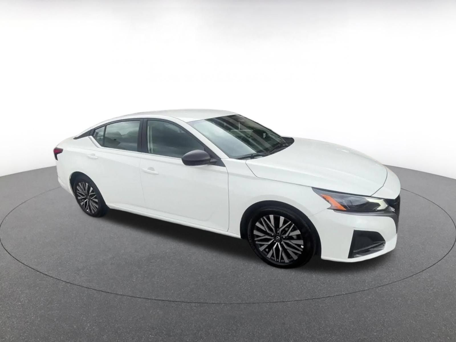 Used 2026 Nissan Altima 2.5 SV FWD image 2