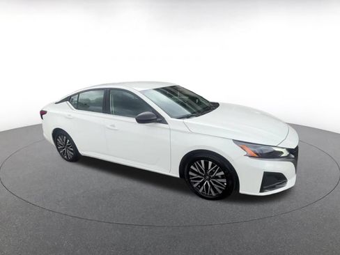 Used 2026 Nissan Altima 2.5 SV FWD image 2