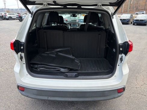 Used 2019 Toyota Highlander XLE image 26