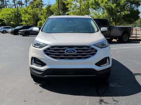 Used 2019 Ford Edge Titanium FWD image 2