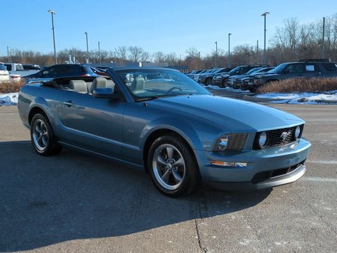 Used 2005 Ford Mustang GT image 2