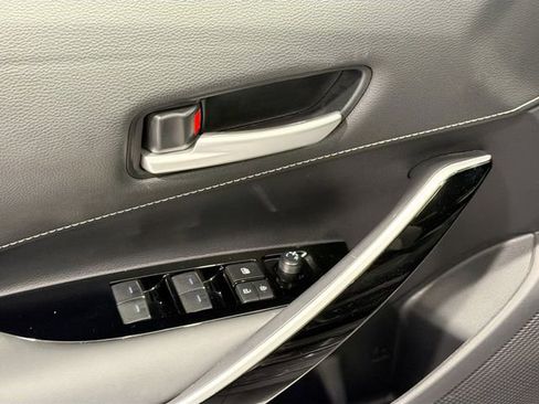 Used 2025 Toyota Corolla XSE FWD image 15