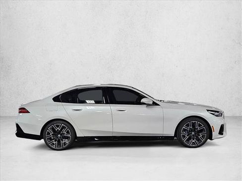 Used 2027 BMW 530i w/ M Sport Package RWD image 4