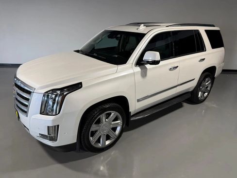 Used 2019 Cadillac Escalade Luxury AWD/4WD image 49