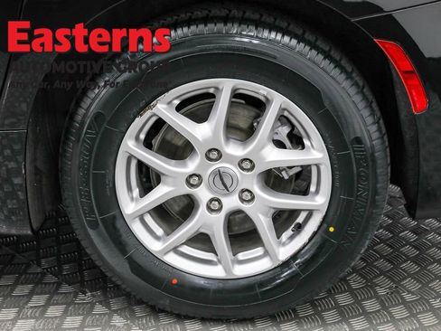 Used 2024 Chrysler Voyager LX image 32