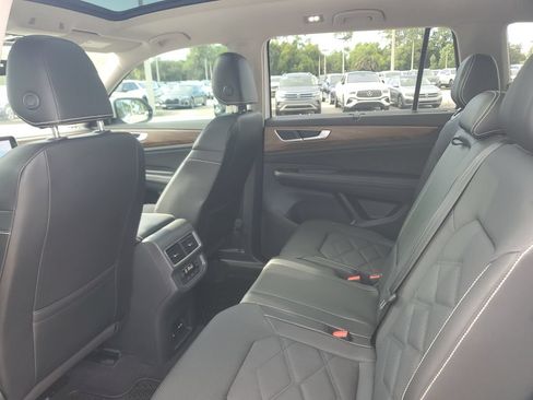 Certified 2024 Volkswagen Atlas SE w/ Panoramic Sunroof Package FWD image 17