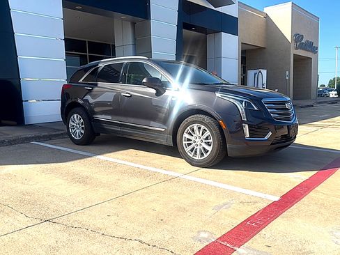 Used 2017 Cadillac XT5 FWD image 3