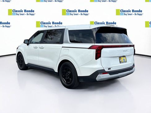 Used 2025 Kia Carnival FWD image 5