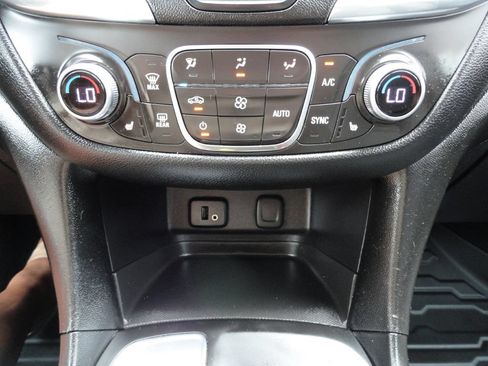 Used 2018 Chevrolet Equinox LT FWD image 17