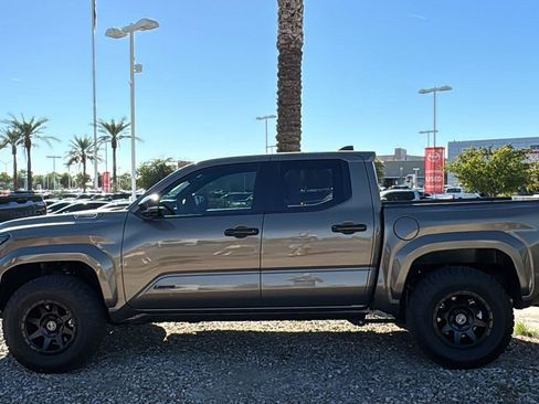 Used 2025 Toyota Tacoma Limited image 4