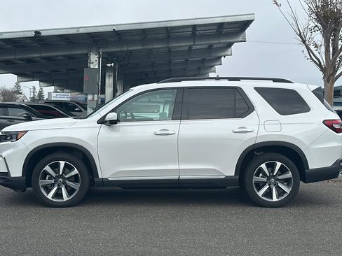 Used 2025 Honda Pilot Elite image 7