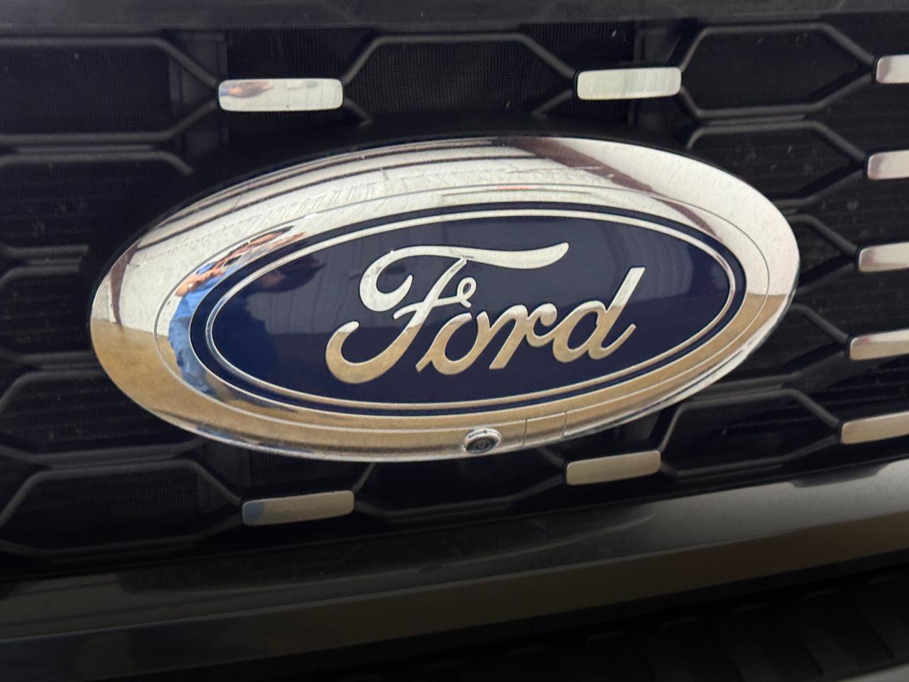 Used 2024 Ford F350 Lariat w/ FX4 Off-Road Package AWD/4WD image 35