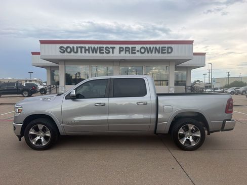 Used 2022 RAM 1500 Laramie AWD/4WD image 8
