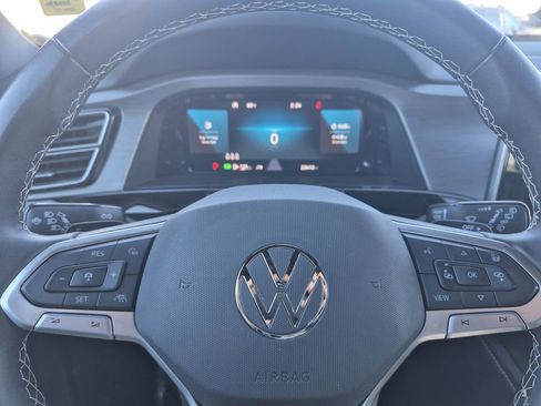 Used 2024 Volkswagen Atlas Cross Sport SE image 18