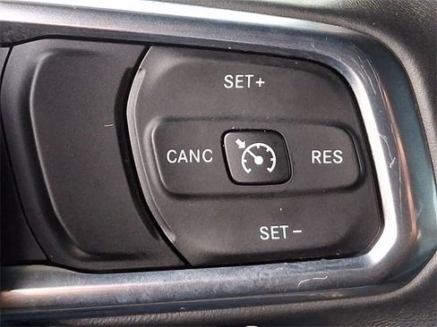 Used 2018 Jeep Wrangler Unlimited Sahara image 22