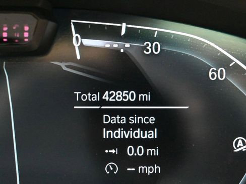 Used 2022 BMW 750i xDrive w/ Luxury Rear Seating Package image 13