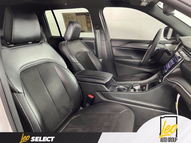 Used 2023 Jeep Grand Cherokee Altitude RWD image 23